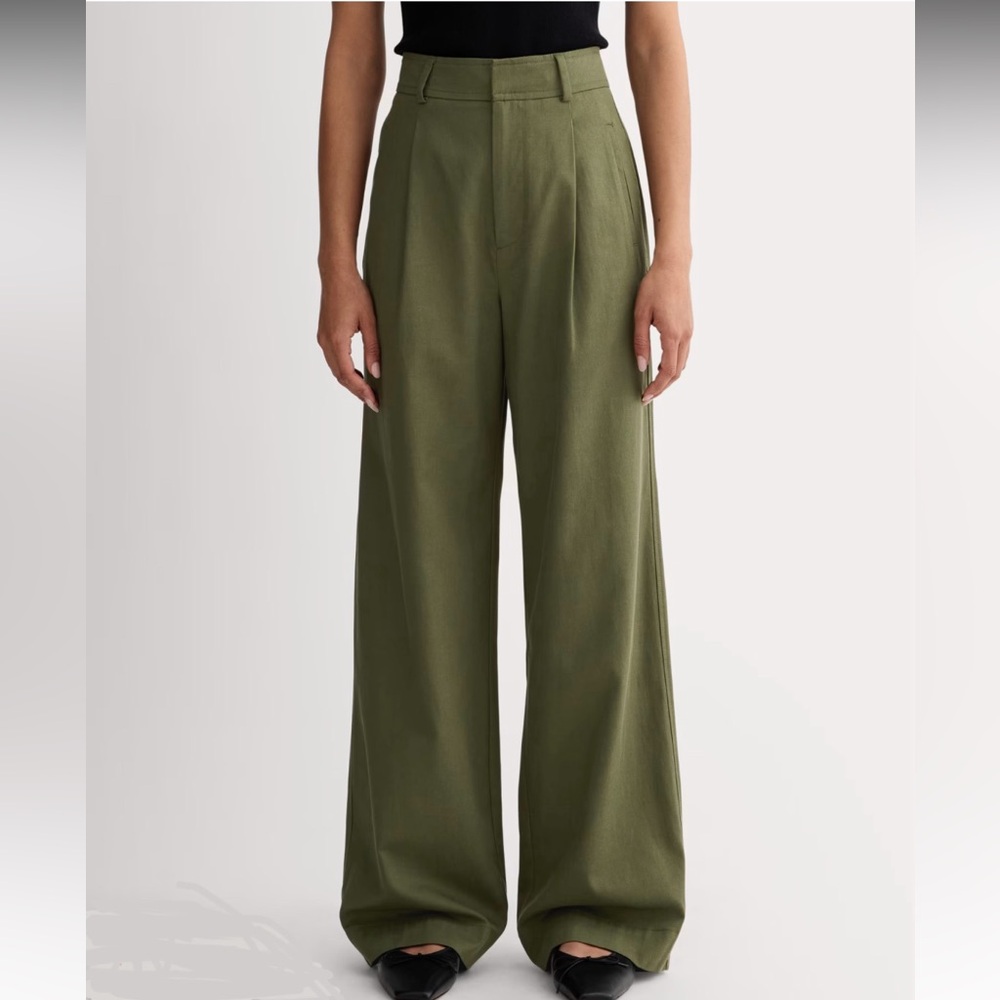 NWT - Everlane Women's Draper Pleated Pant in Buttersmooth, Size 6 - Kalamata